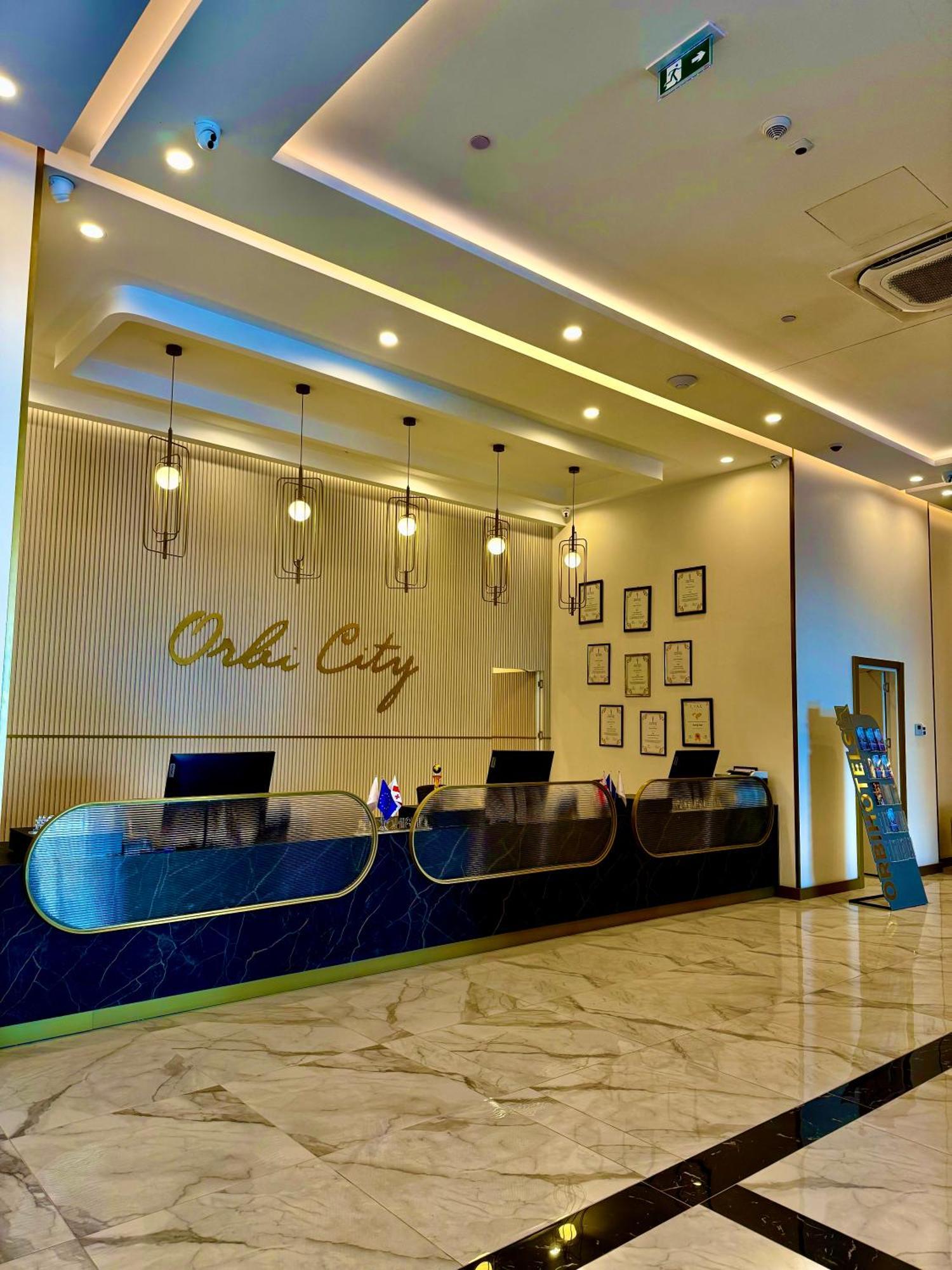 Vip Aparthotel Orbi City Sea View Batoemi Buitenkant foto