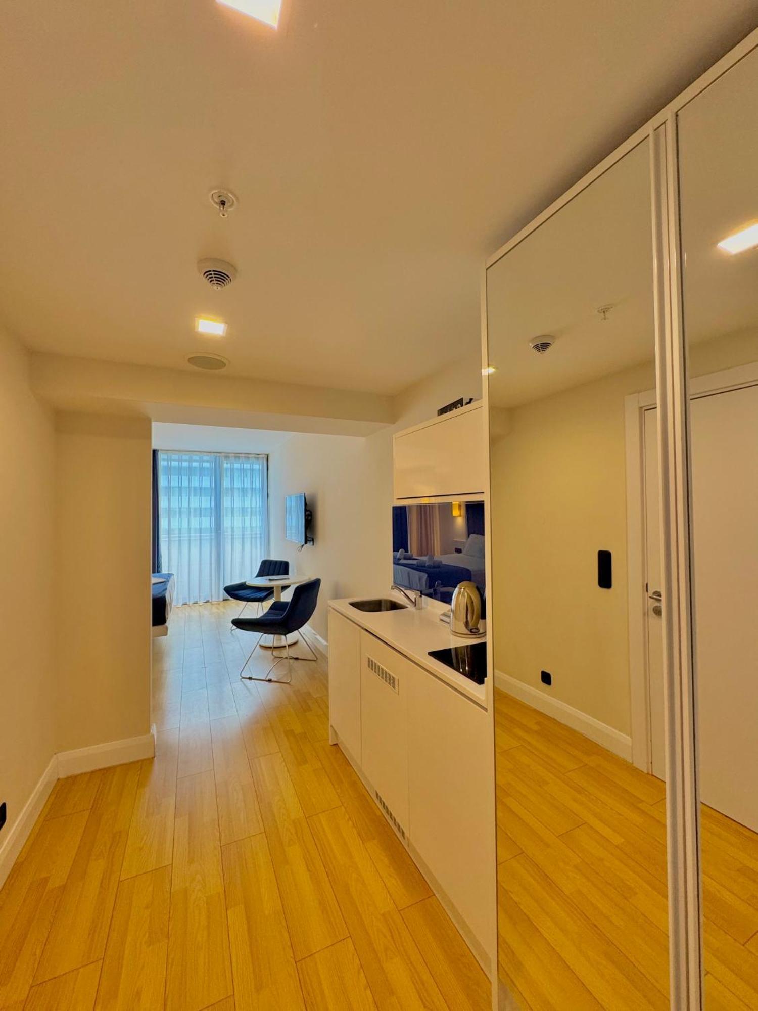 Vip Aparthotel Orbi City Sea View Batoemi Buitenkant foto