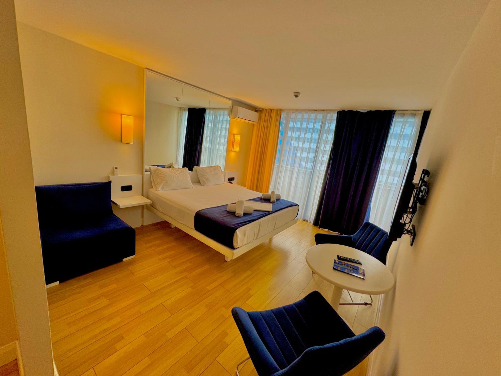 Vip Aparthotel Orbi City Sea View Batoemi Buitenkant foto